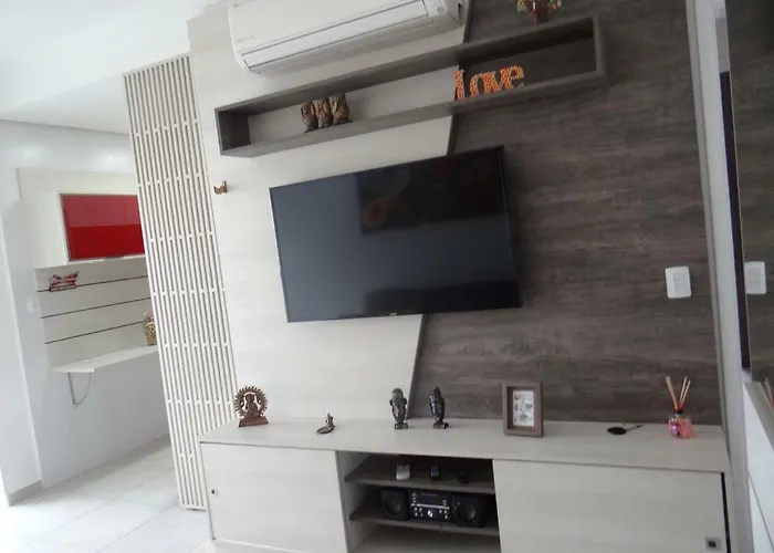 Pitangueiras com Varanda Gourmet e Limpeza Diária Incluída Apartamento Guarujá